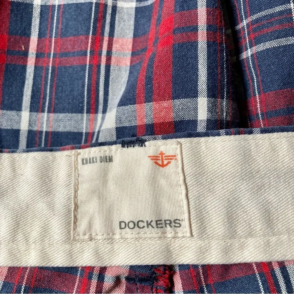 DOCKERS Golf Checkered Plaid Flat Front Shorts Red White Blue Casual Mens 40